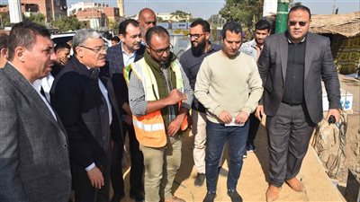 تمهيدا لافتتاحه قريبا.. محافظ المنيا يتابع الأعمال الإنشائية بكوبري الكفور بمركز مطاي 