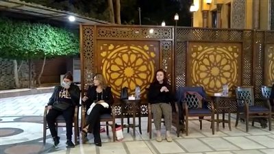 انهيار مديرة منزل الموسيقار محمد سلطان بعزائه في مسجد الحامدية الشاذلية