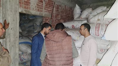 بغرض الاحتكار.. ضبط 20 طن أرز شعير داخل مخزن بالبحيرة