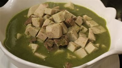 طريقة عمل القلقاس المصري بالسلق وبالصلصة.. وصفات غداء باللحمة