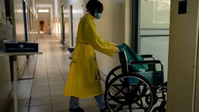 تدهور القطاع الصحي.. أكثر من 4 آلاف طبيب وممرض غادر زيمبابوي عام 2021