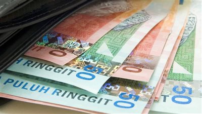 هبوط العملة والأسهم في ماليزيا وسط حالة من عدم الاستقرار السياسي