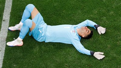 إصابة حارس منتخب إيران بارتجاج في المخ وكسر في الأنف