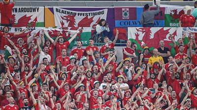 جماهير ويلز تستفز مهاجم إنجلترا خلال مباراة أمريكا: جاريث بيل يسجل.. أين هو هاري كين؟