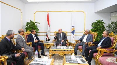 محافظ قنا يستقبل وفدًا من الجهاز المركزي للتعبئة العامة والإحصاء │ صور