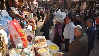 نائب محافظ بني سويف يتفقد أسواق الفشن للاطمئنان على توفر السلع| صور 