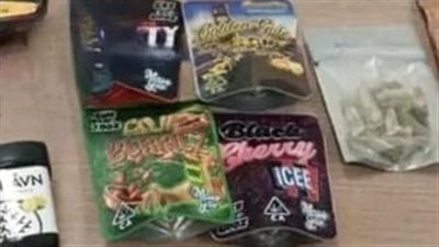 جمارك مطار القاهرة تضبط محاولة تهريب عدد من أكياس الماريجوانا وعلب الحلوى المخلوطة بالمخدرات