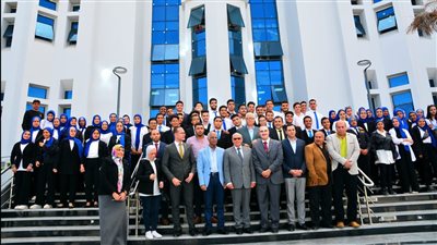 محافظ بورسعيد يشهد فعاليات محاضرة مع طلاب الجامعة التكنولوجية الجديدة | صور 