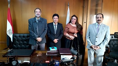 وفد من نقابة البيطريين يلتقي رئيس هيئة سلامة الغذاء.. ويؤكد ضرورة تعيين أطباء بالهيئة