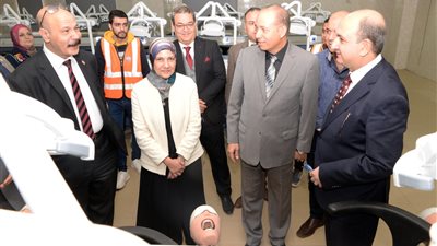 بتكلفة 20 مليون جنيه.. رئيس جامعة المنصورة يتفقد عمليات تطوير وحدات كلية طب الأسنان