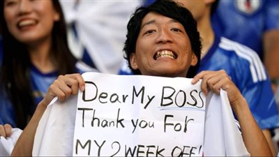 شكرًا على منحي أسبوعين إجازة.. مشجع ياباني يشكر مديره بعد السماح له بمشاهدة كأس العالم 2022