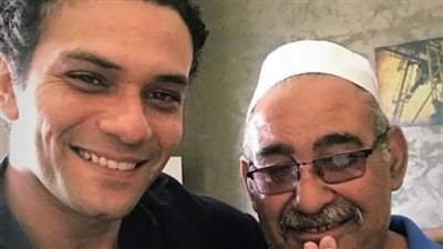 آسر ياسين ينعي مساعده الخاص: كان بيخاف عليا من مشاهد الأكشن.. ومافيش طفل يشوفه إلا ويبتسم