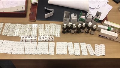 جمارك مطار القاهرة الدولي تضبط راكبًا أجنبيًا من أصل مصري بحوزته شرائط وزجاجات دوائية مدرجة بجداول المخدرات