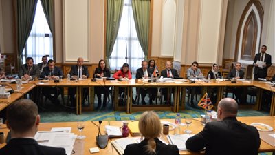 “الخارجية” تجري مفاوضات مع وفد بريطاني للتوصل إلى اتفاقية تجارية مع المملكة المتحدة