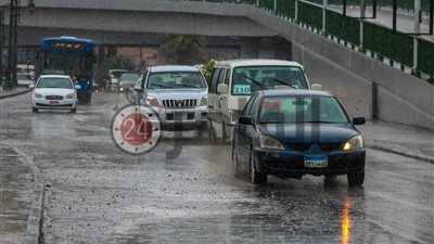استمرار سقوط الأمطار على الوجه البحري والقاهرة.. “الأرصاد” تعلن حالة الطقس غدًا السبت