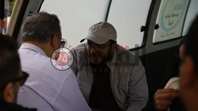 بحضور أشرف زكي.. لقطات مؤثرة من تشييع جثمان والدة الفنان حسام داغر (صور)