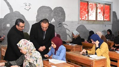 محافظ الشرقية: لا شكاوى من امتحانات الإعدادية.. والخروج عن القواعد ممنوع