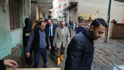 محافظ كفر الشيخ يتجول بـ”الطرمبة” فى شوارع قرية كفر إبراهيم (صور)