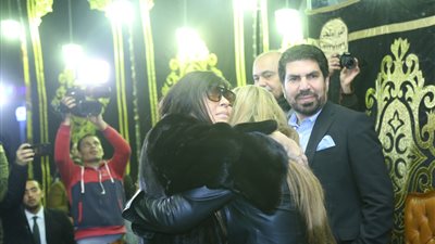 فيفي عبده وشهيرة ولبنى عبد العزيز يقدمن واجب العزاء في ماجدة الصباحي (صور وفيديو)