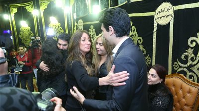 من الشيخ زايد لوسط البلد.. نرمين الفقي تحرص على مواساة حسام داغر وابنة ماجدة الصباحي (صور وفيديو)