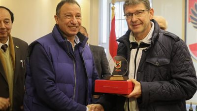 الأهلي يُكرم وفد المؤسسة الحديثة للتنمية ومستشار الاتحاد الألماني (صور)