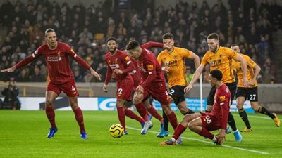 قطار ليفربول السريع يلتهم وولفرهامبتون بثنائية في الدوري الإنجليزي