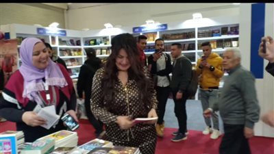 “ببجامة وشبشب”.. سما المصري داخل معرض الكتاب 2020 (صور وفيديو)