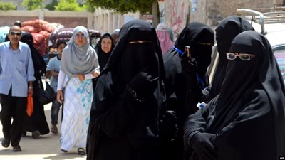 برلمانية تطالب بتعميم حظر النقاب على معلمات المدارس أسوة بالجامعات