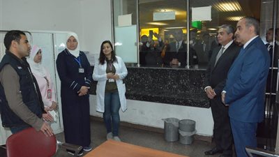 وزير الطيران يتفقد الحجر الصحي بمطار القاهرة لمتابعة الإجراءات الوقائية لمواجهة “كورونا”