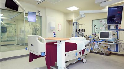 إنقاذ حياة طفل في “بنها الجامعي” بعدما علقت شوكة بقصبته الهوائية (صورة)