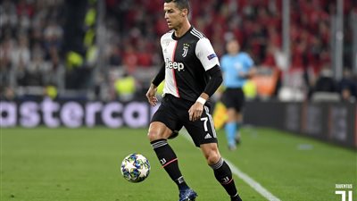 رونالدو يفوز بجائزة أفضل لاعب بالدوري الإيطالي للشهر الحالي