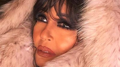 فيفي عبده تبخر نفسها من الحسد وترد على منتقديها من السعودية بلهجة خليجية (فيديو)