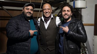 شيكو وهشام ماجد يدعمان أشرف عبد الباقي في مسرحية “كلها غلط” (صور)