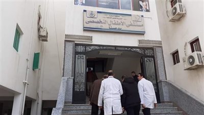 إحالة 66 طبيبًا وفنيًا بمستشفي الأطفال التخصصي بالبحيرة للتحقيق.. تعرف على السبب