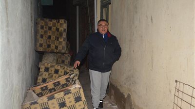 بـ”تريننج” ودون حراسة.. محافظ البحر الأحمر يفاجئ الباعة الجائلين في “نص الليل”