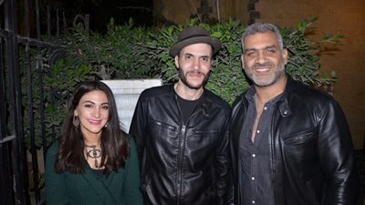 هاني عادل وأمير عيد يحضران عرض رسومات “مساحات متوازية” بالمعادي (صور)