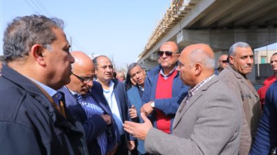 وزير النقل يشهد انطلاق مشروع إعادة رصف وتطوير الطرق المحلية داخل 12 محافظة (صور)