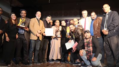 “أنا كارمن” يفوز بأفضل عرض بمهرجان “المونودراما” بالجزائر