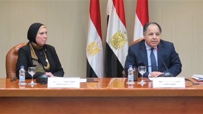 وزيرا المالية والتجارة والصناعة يوقعان 34 “اتفاق تسوية” للمستحقات المتأخرة للمصدرين