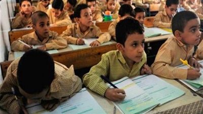 رغم شائعات تأجيل الدراسة بسبب كورونا.. انتظام الطلاب بالحضور أول أيام الفصل الدراسي الثاني