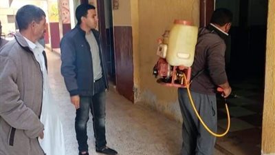 حملة لرش المدارس بالمبيدات الوقائية استعدادًا للفصل الدراسي الثاني (صور)