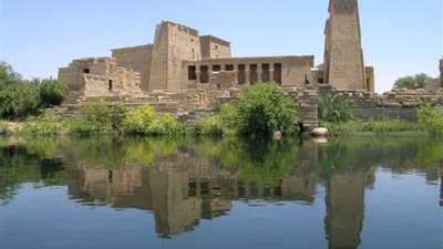 شاهد عيان يكشف رواية جديدة في واقعة اعتداء ضابط على مفتشة آثار أسوان بمعبد فيلة