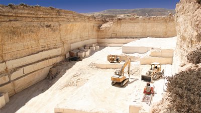 مصرع 4 أشخاص سقطوا من الونش خلال وجودهم بمحجر الألباستر في المنيا 