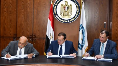 اتفاق تعاون مع بي بي البريطانية لتأهيل القيادات الشابة بمشروع تطوير وتحديث قطاع البترول