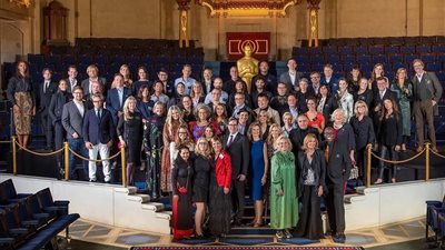 الفنانة يسرا تحضر حفل الأوسكار 2020 في لوس أنجلوس بفستان فرعوني (صورة)