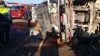 مصرع وإصابة 14 شخص في حادث انقلاب سيارة محملة بالعمالة الزراعية بالبحيرة