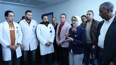 الموافقة على منح إجازات العاملین بالقطاع الطبي أثناء فترة التكلیف