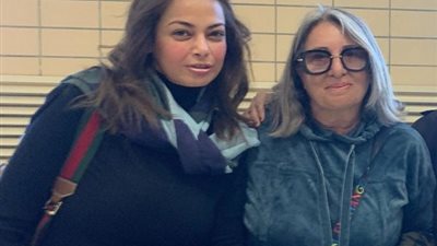 داليا مصطفى بصحبة ابنة هند رستم بمهرجان أسوان (صور)