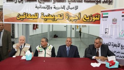 استياء وغضب بين أهالي قنا بسبب حفل توزيع أجهزة تعويضية من مؤسسة “بن راشد” (صور)