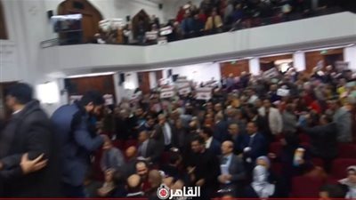 مشادات حادة بين أعضاء الجمعية العمومية لاتحاد المهن الطبية بسبب الصيادلة (صور وفيديو)